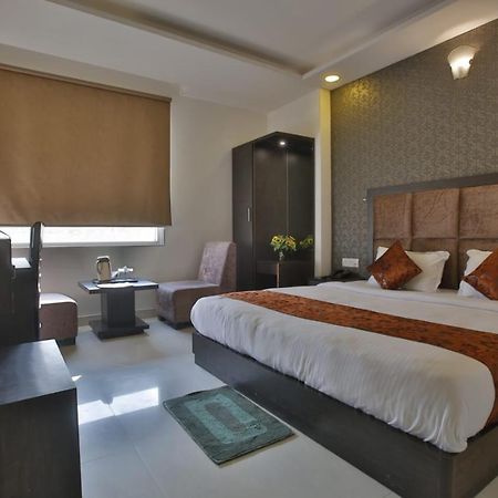 Hotel Aashiyana Inn Nueva Delhi Exterior foto